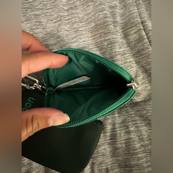 NWOT lululemon athletica Green and Black Key & Card Holder Set - Picture 3 of 4
